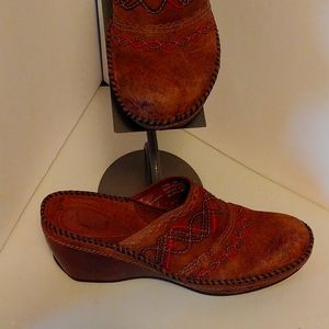 Clark's Artisan Collection women's clogs 9 Medium leather uppers used